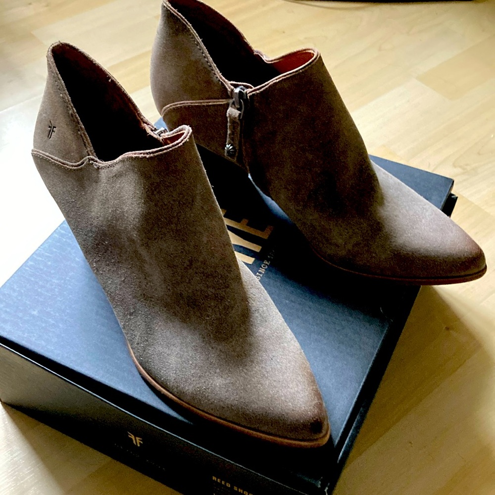 Frye Reed Shootie Suede Ankle Booties side zip Taupe Sz 11
